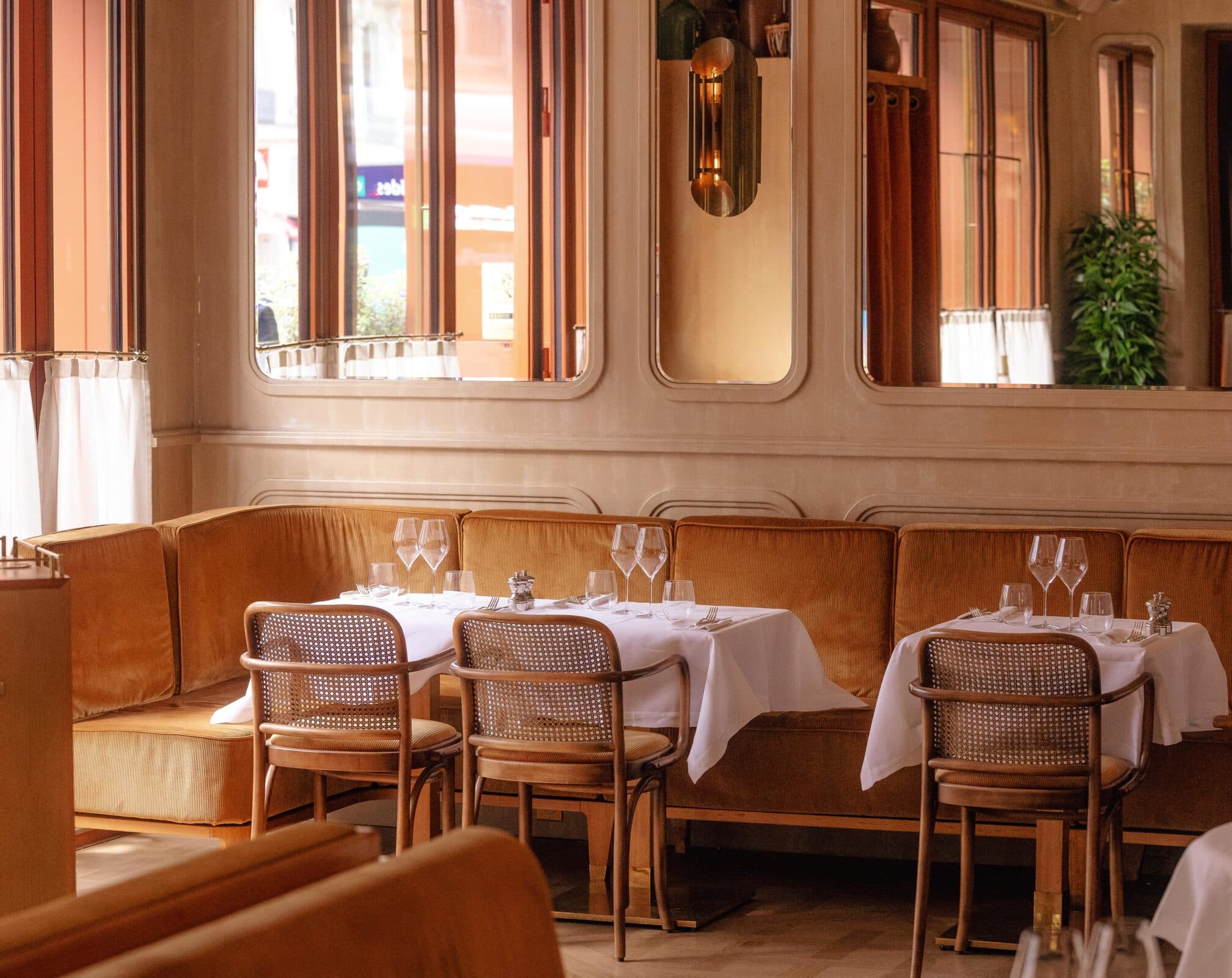 NOLINSKI PARIS RESTAURANT PHOTO